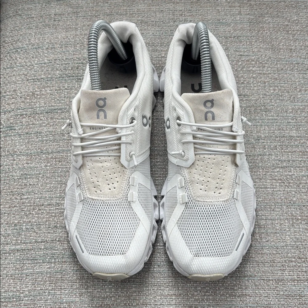 On Cloud 5 Running Shoes Sneakers in White Women’s Size 7 - Picture 2 of 8